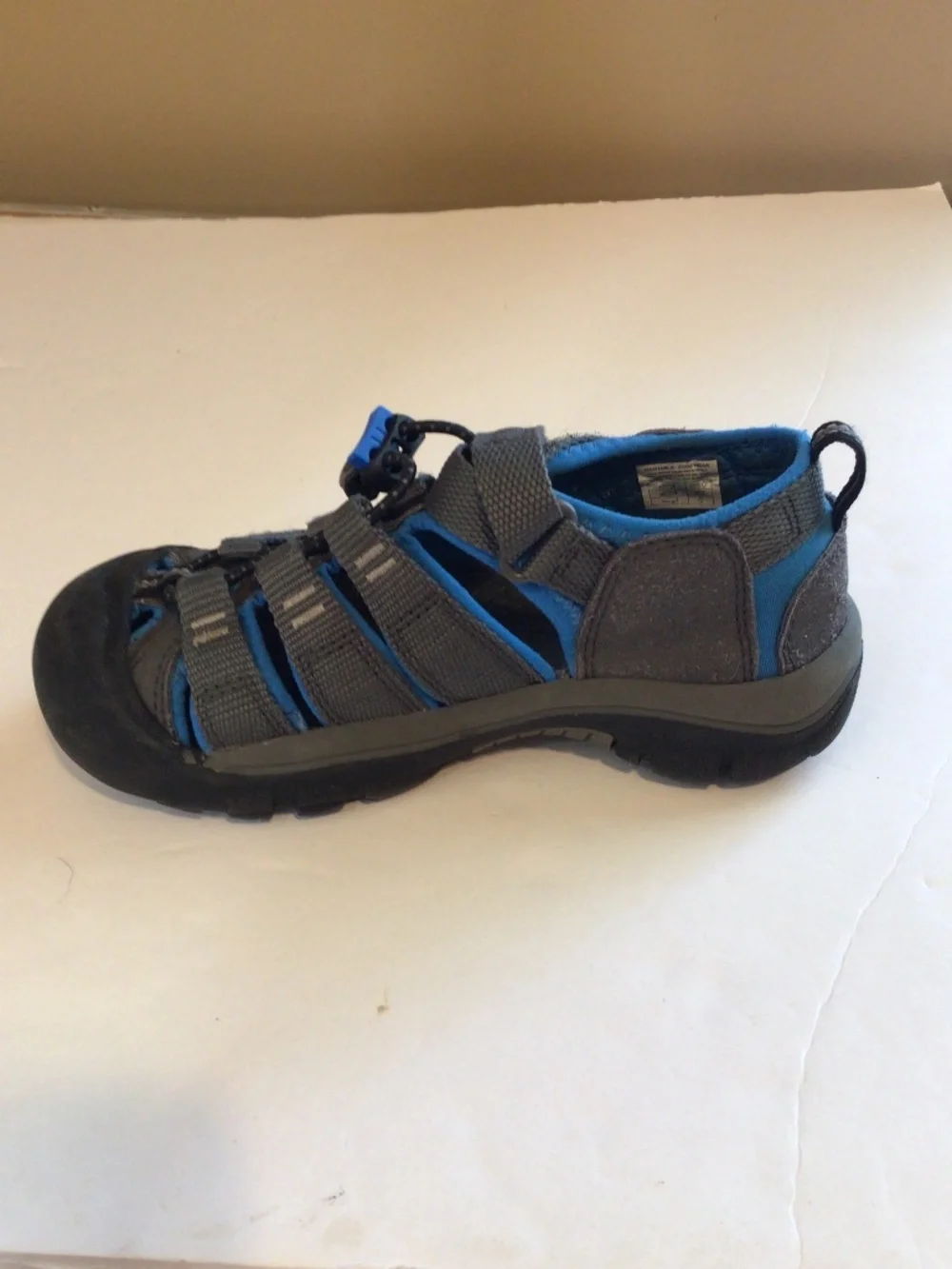 KEEN Boys Newport H2 Closed Toe Waterproof Sandal Size 13 Hiking Outdoor Camping